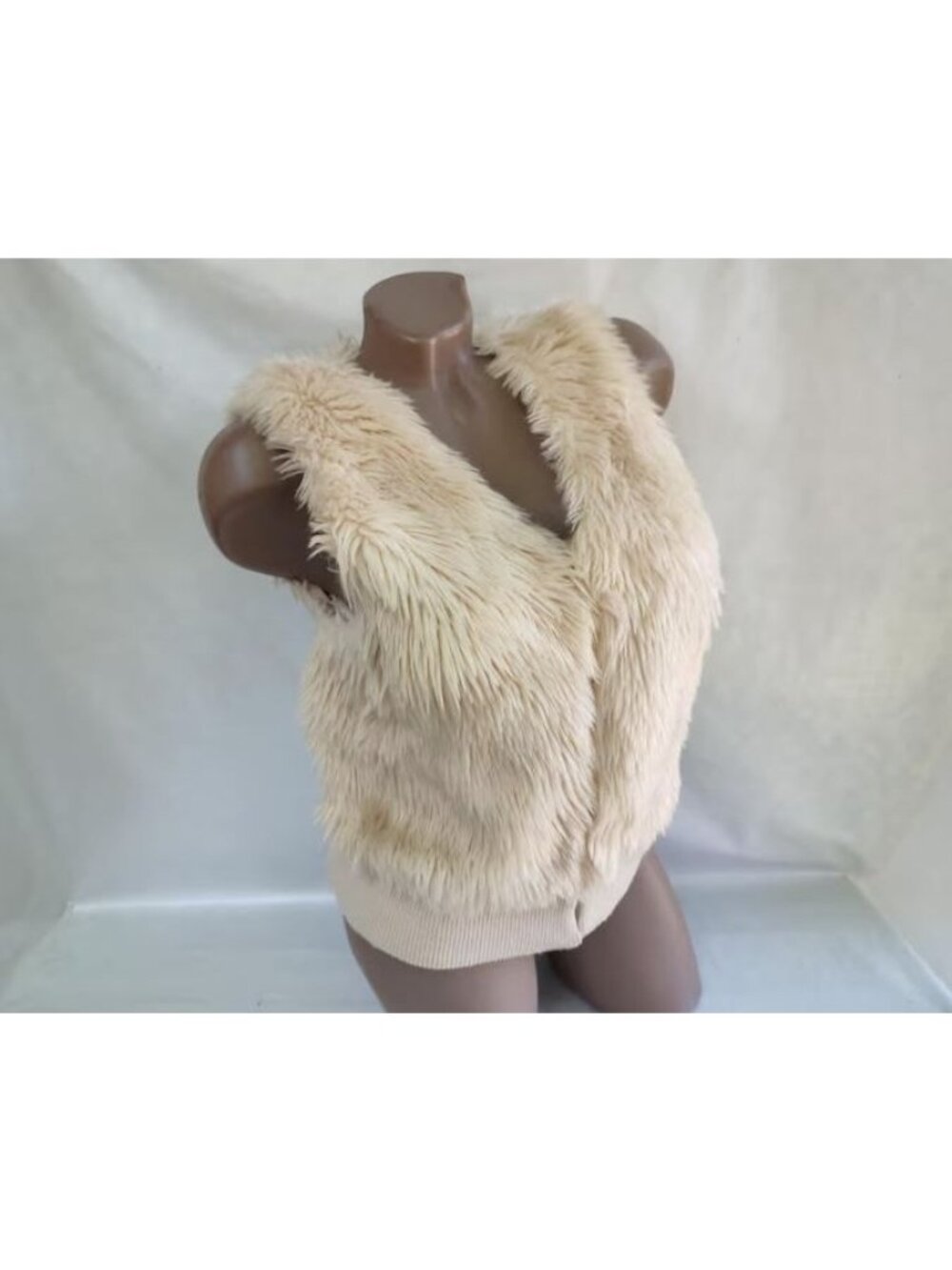 Divided H&M Vest Size 12 Cream Faux Fur Ribbed Hem Outerwear V Neck  Open Front